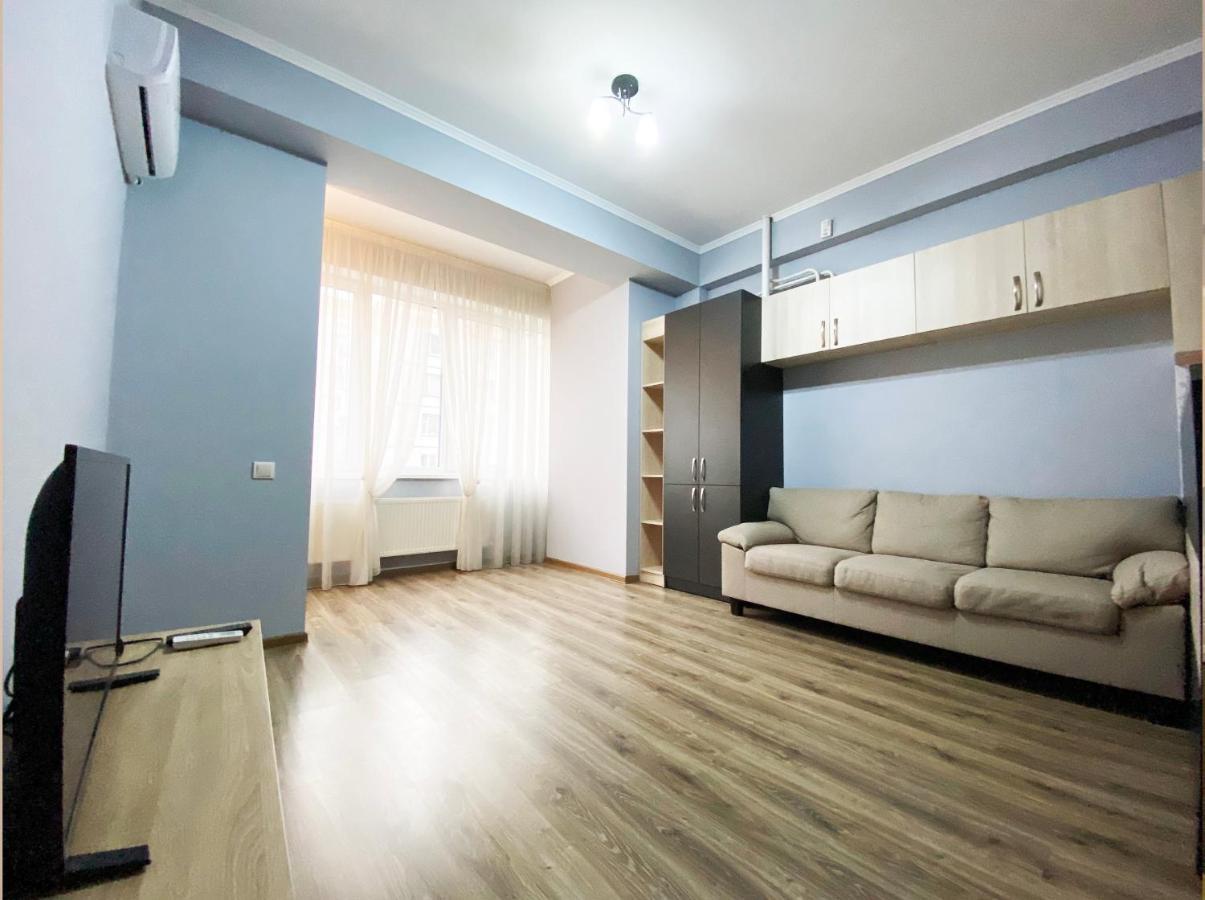 צ'יסינאו Sky House Central Apartment מראה חיצוני תמונה